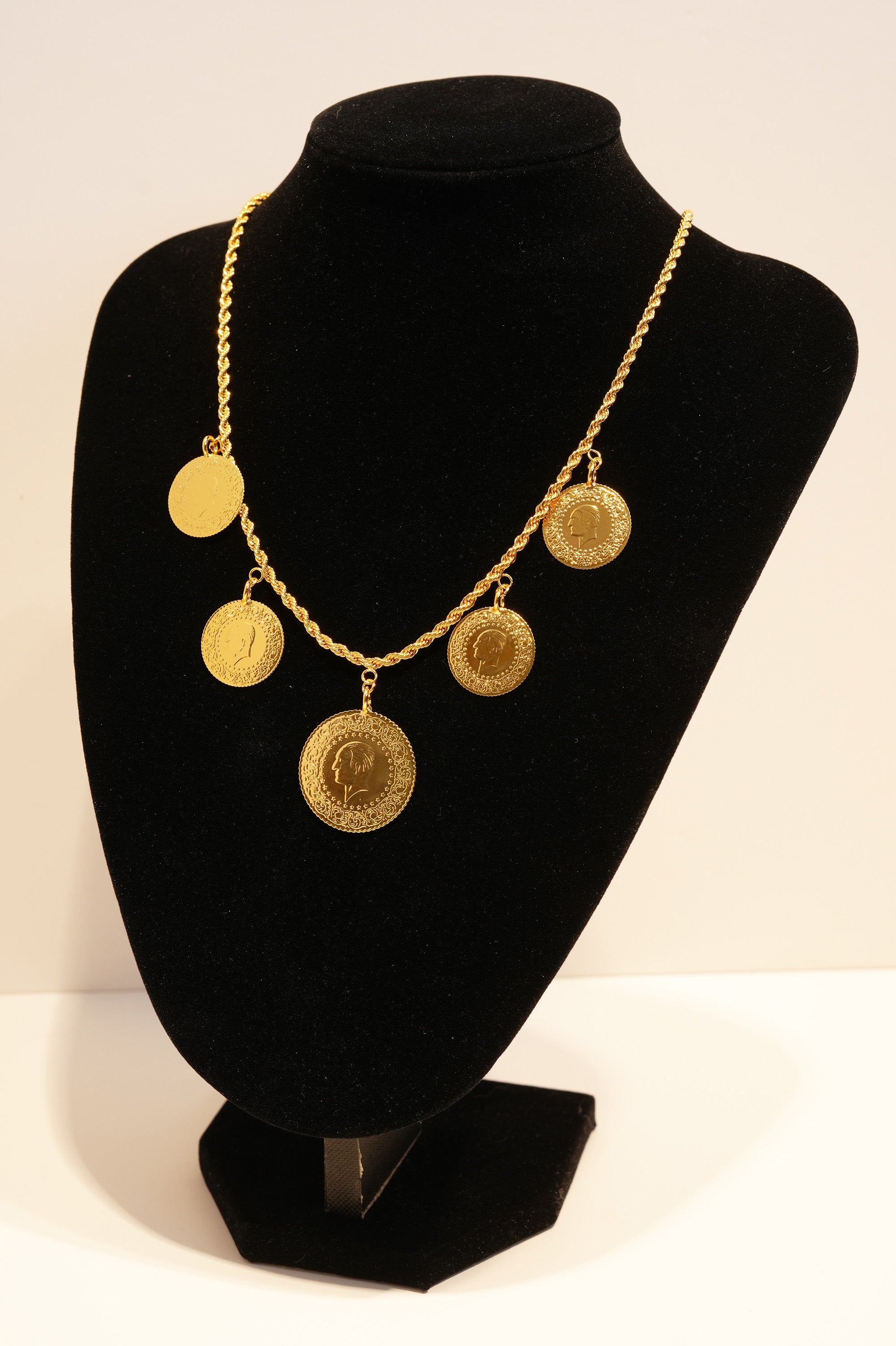 Beşi Bir Yerde 22K Altın Kaplama Kolye