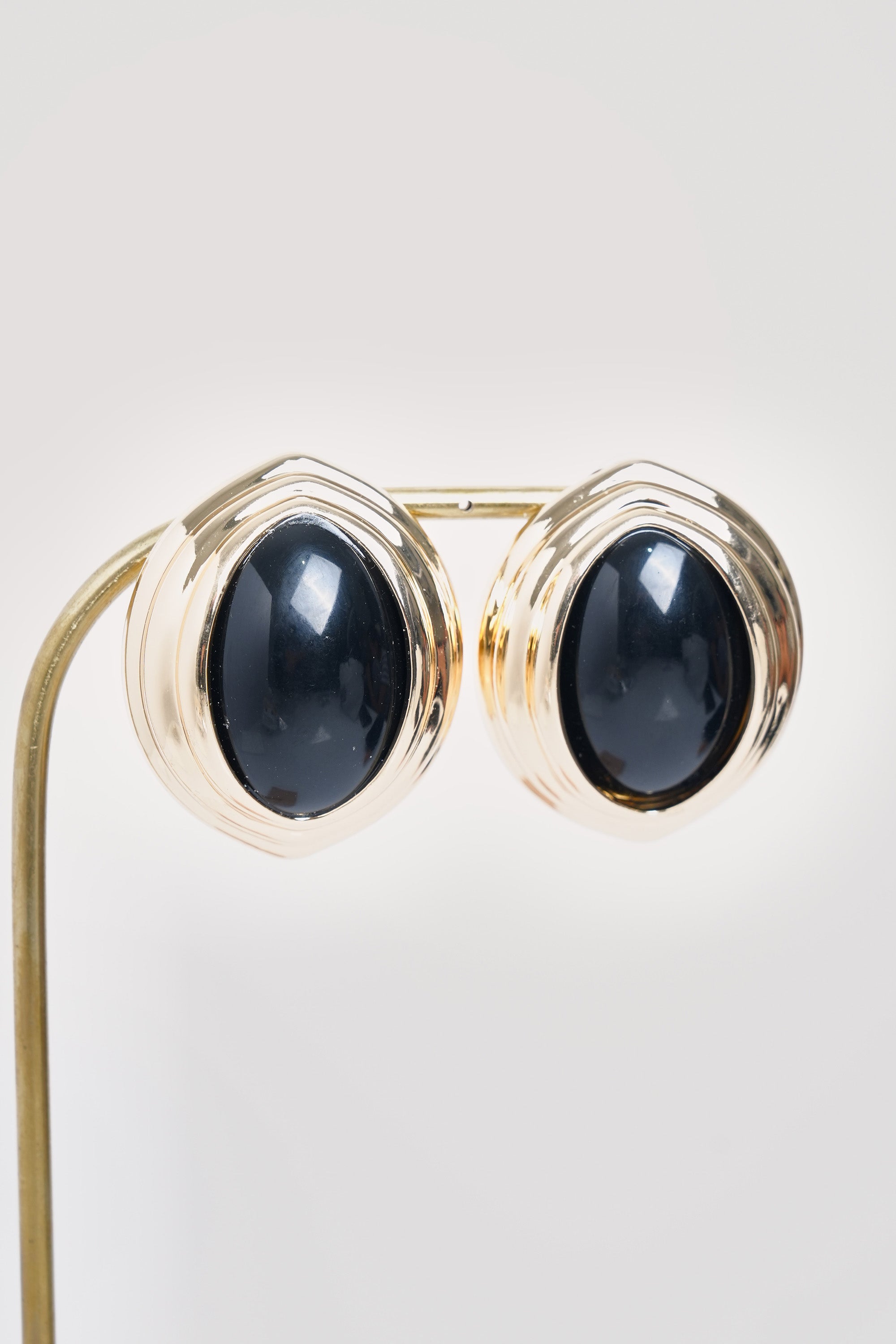 Zamansız Merkez ZR Model Küpe