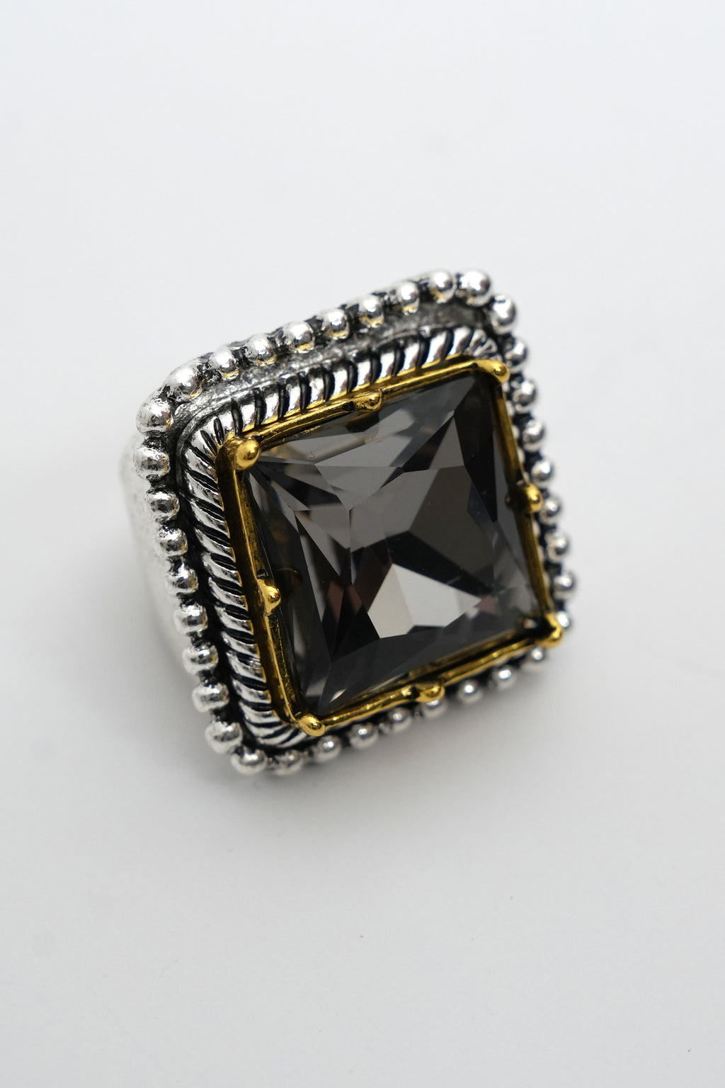 Asil Köşe ZR Model Yüzük