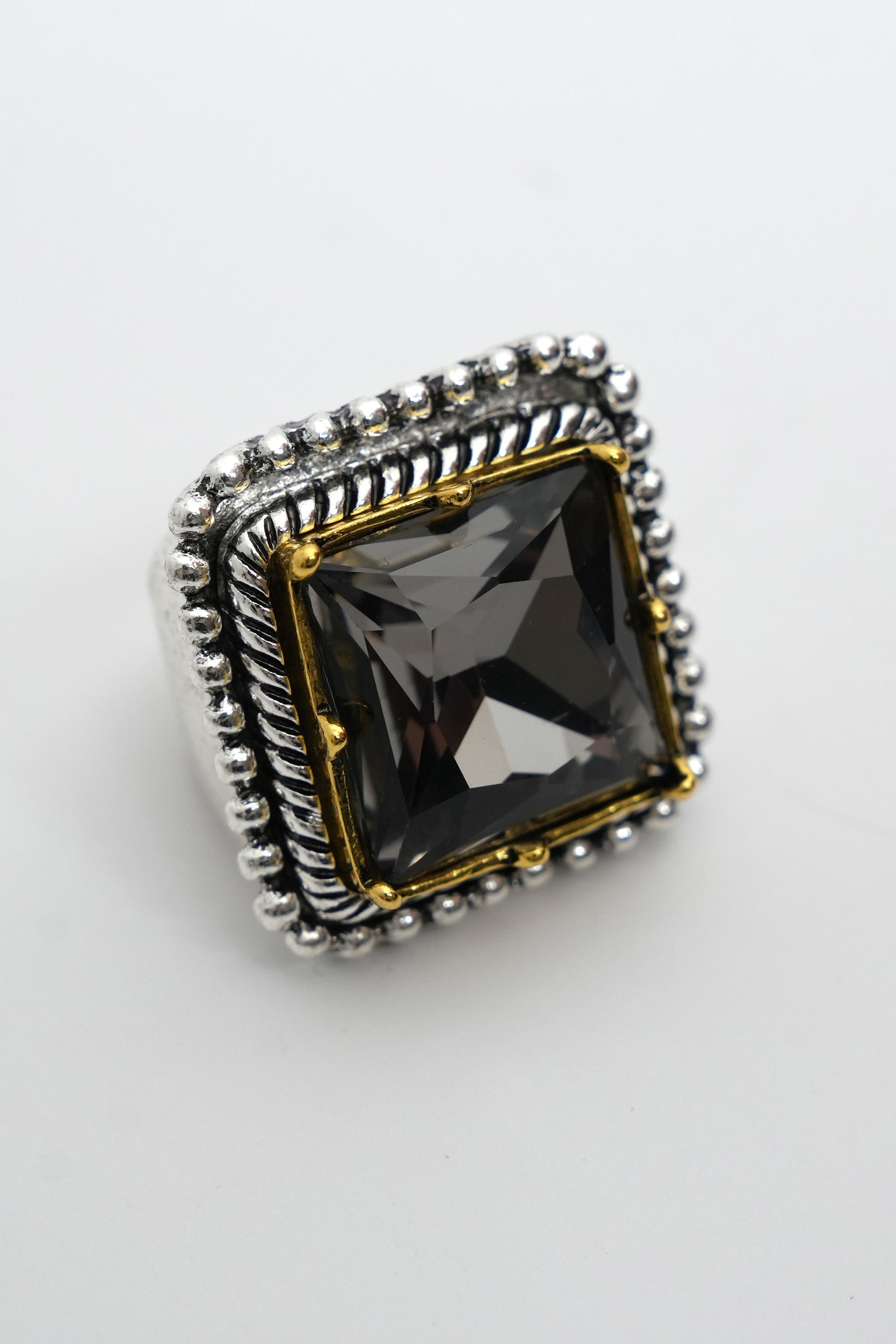 Asil Köşe ZR Model Yüzük