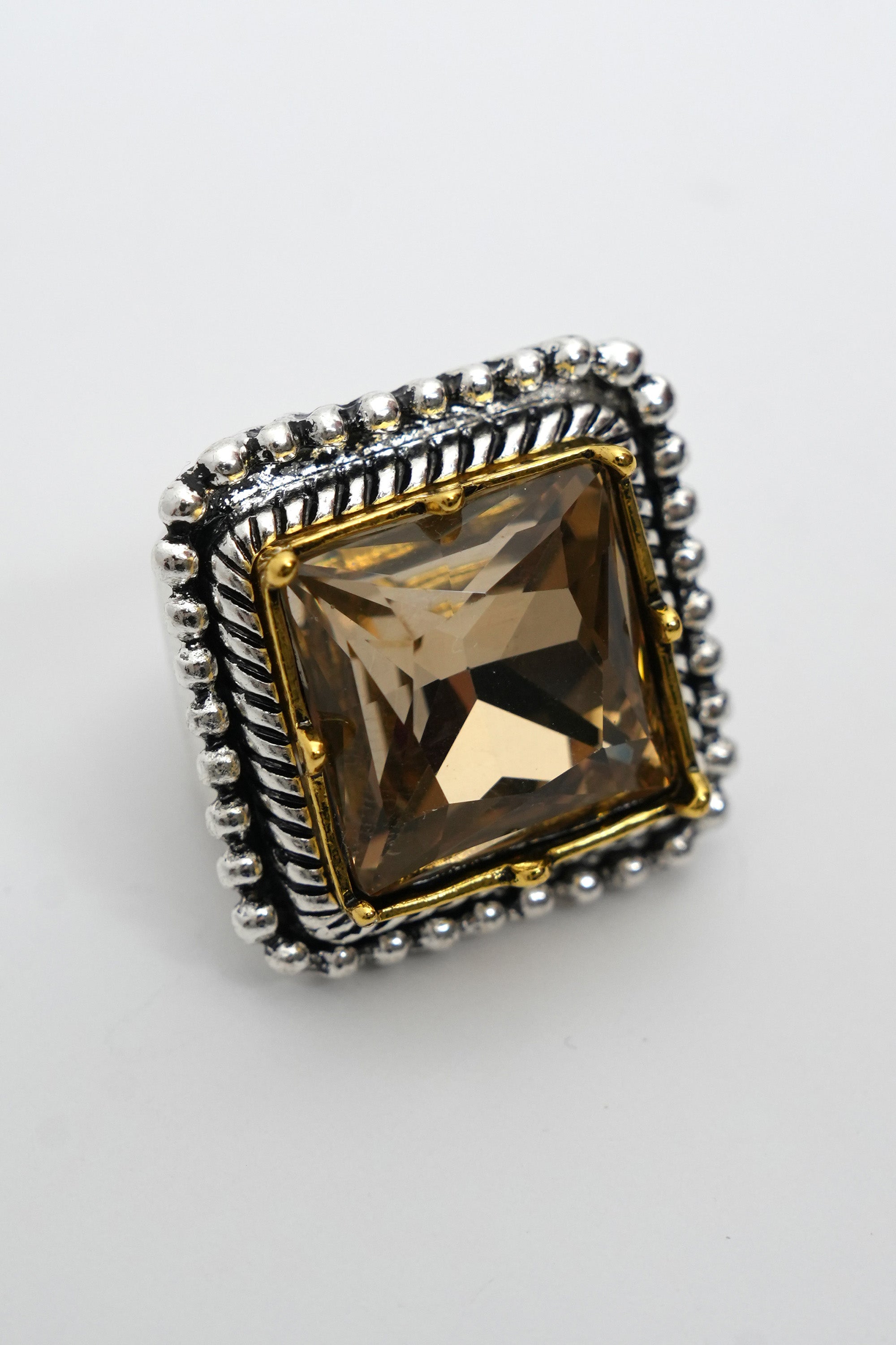 Asil Köşe ZR Model Yüzük