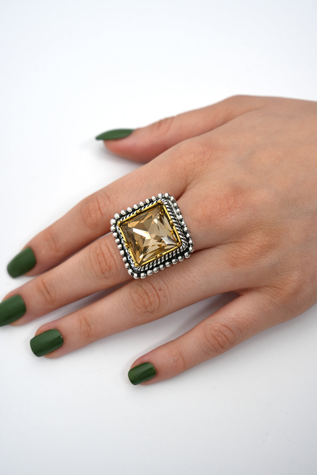 Asil Köşe ZR Model Yüzük