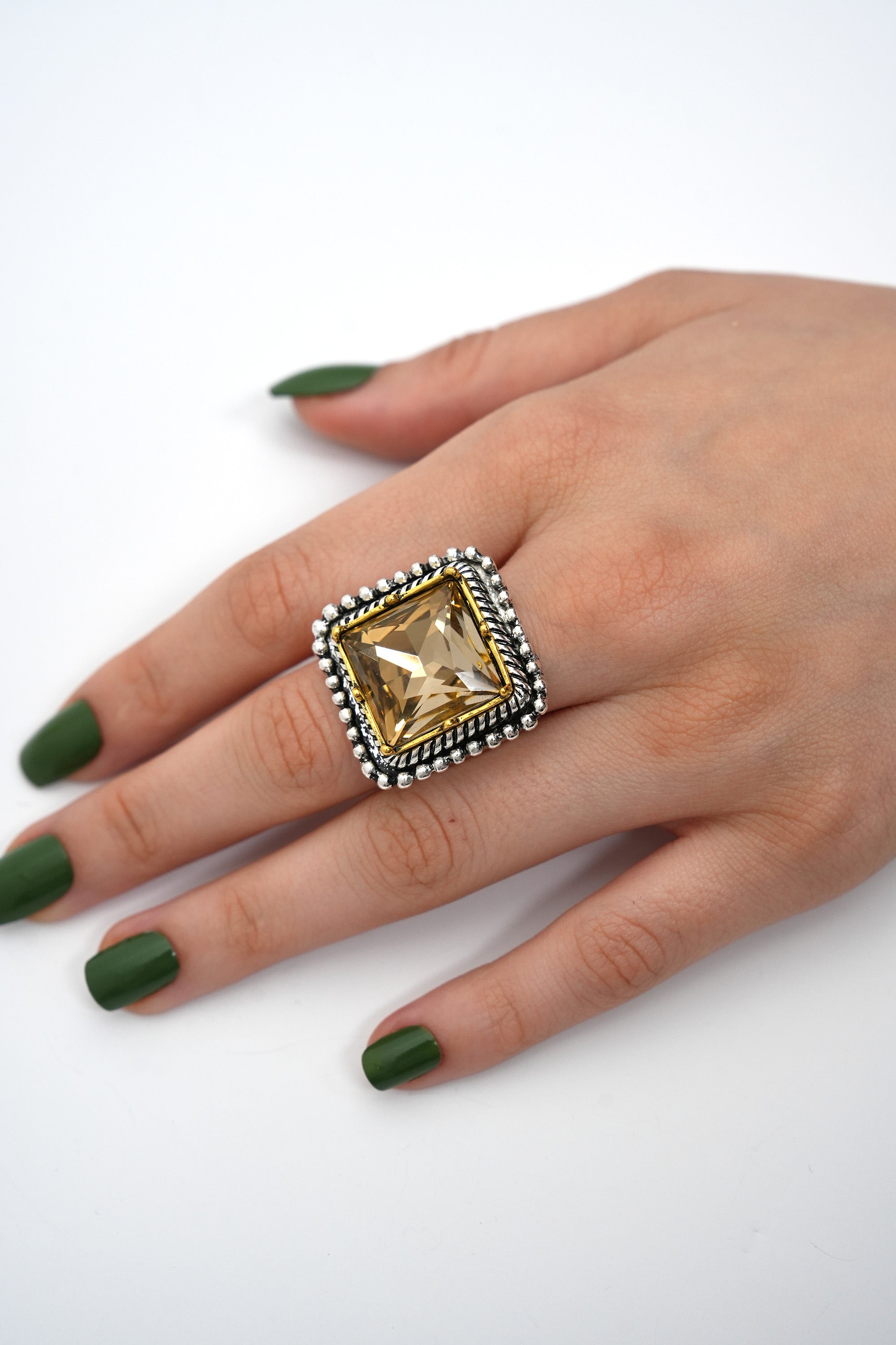 Asil Köşe ZR Model Yüzük