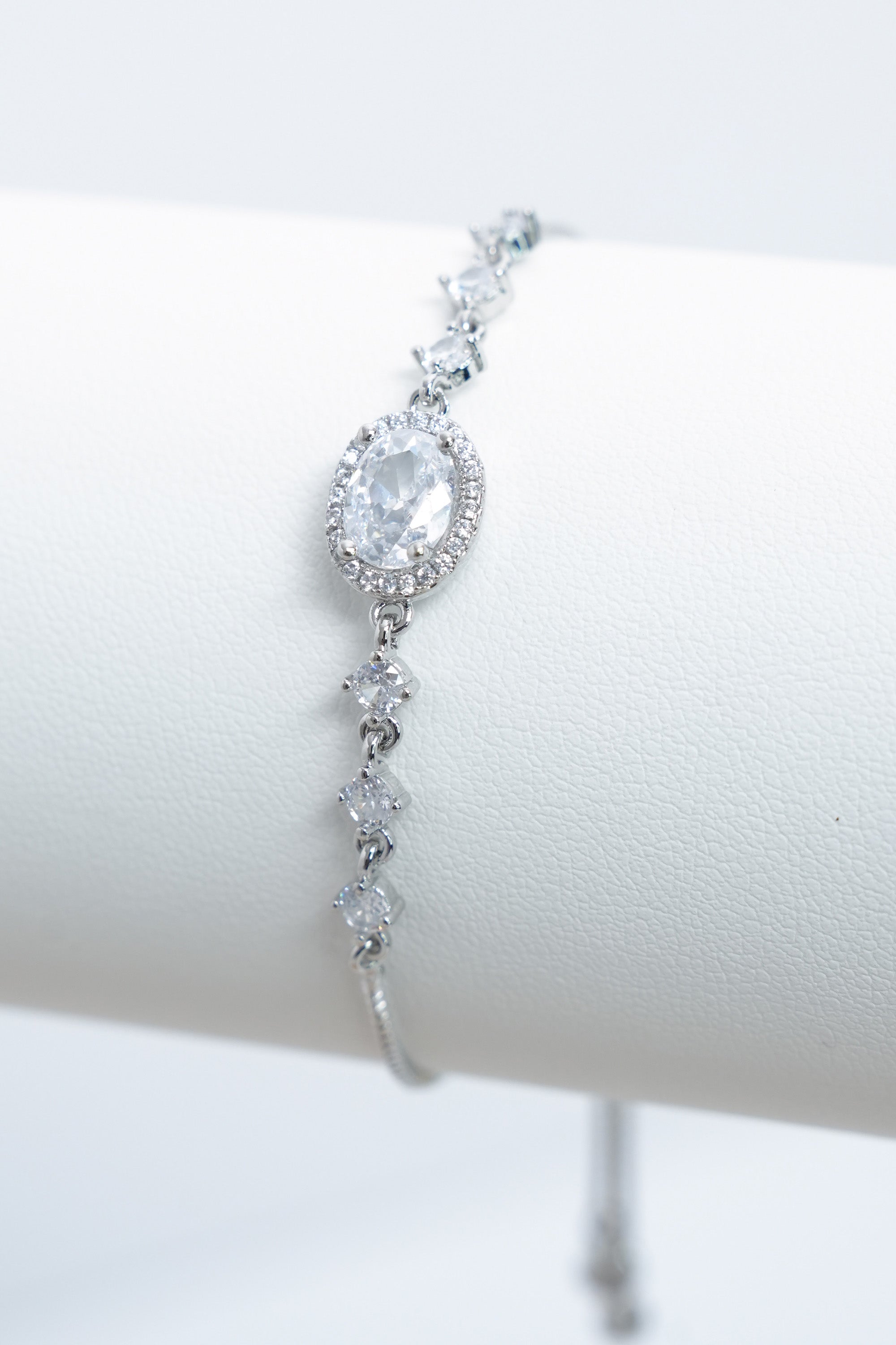 Oval İmza Asansörlü VIP Bileklik