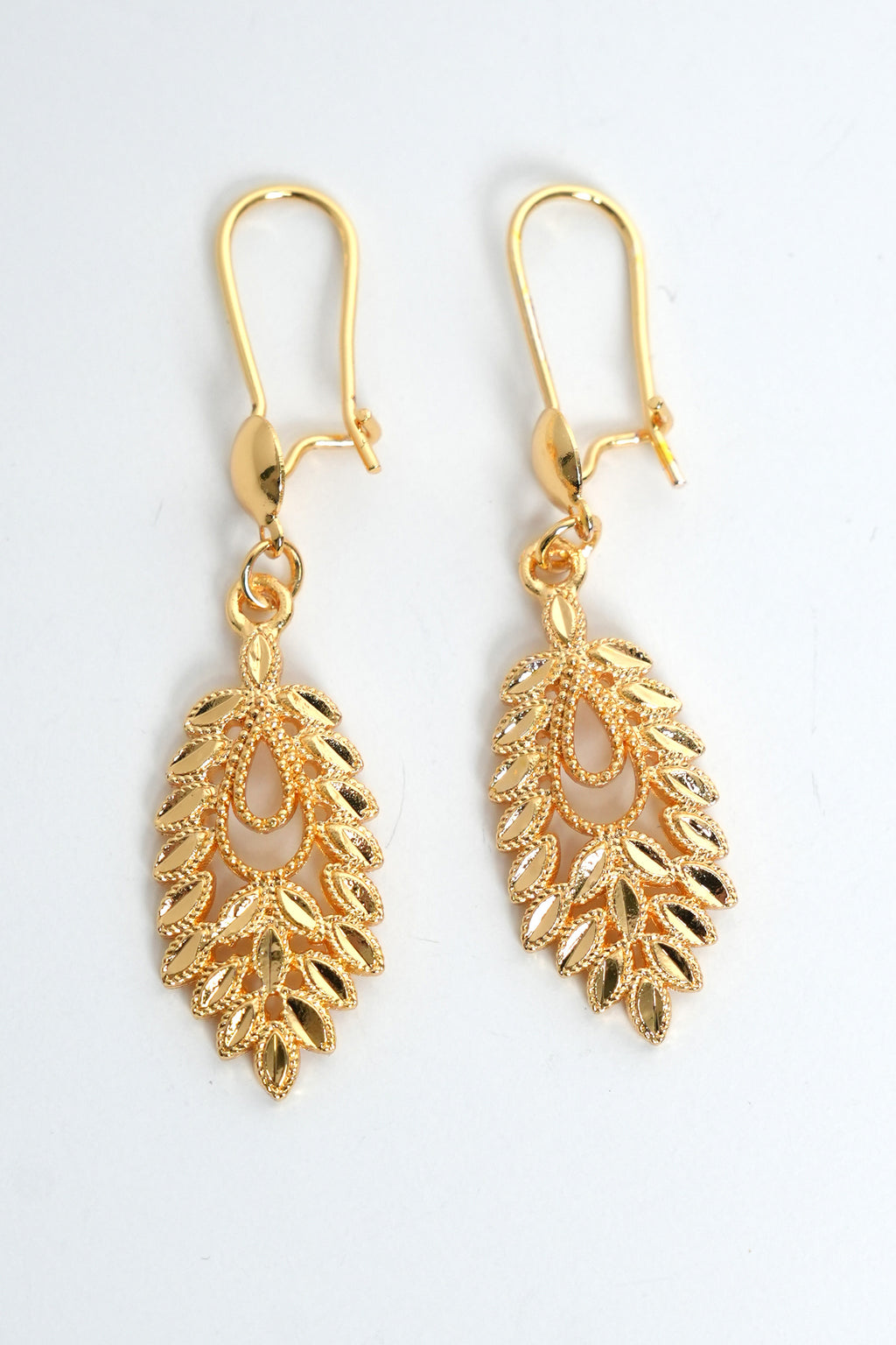 Altın Yaprak Işıltısı 22K Altın Kaplama Küpe