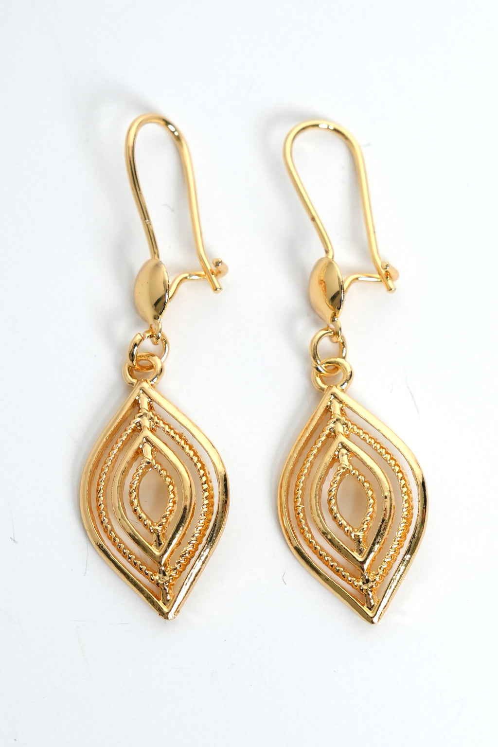 Altın İçsel Yaprak Döngüsü 22K Altın Kaplama Küpe