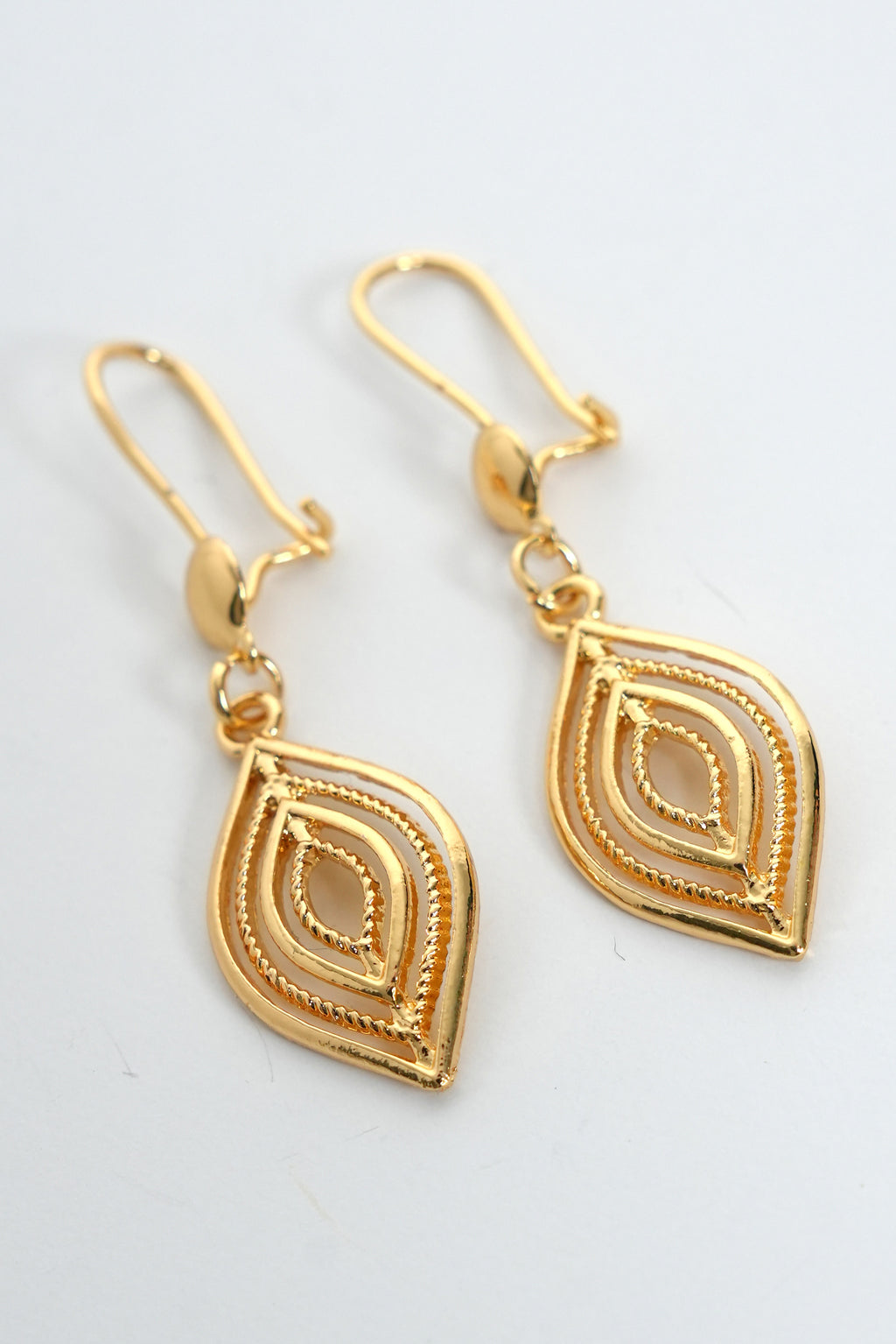 Altın İçsel Yaprak Döngüsü 22K Altın Kaplama Küpe