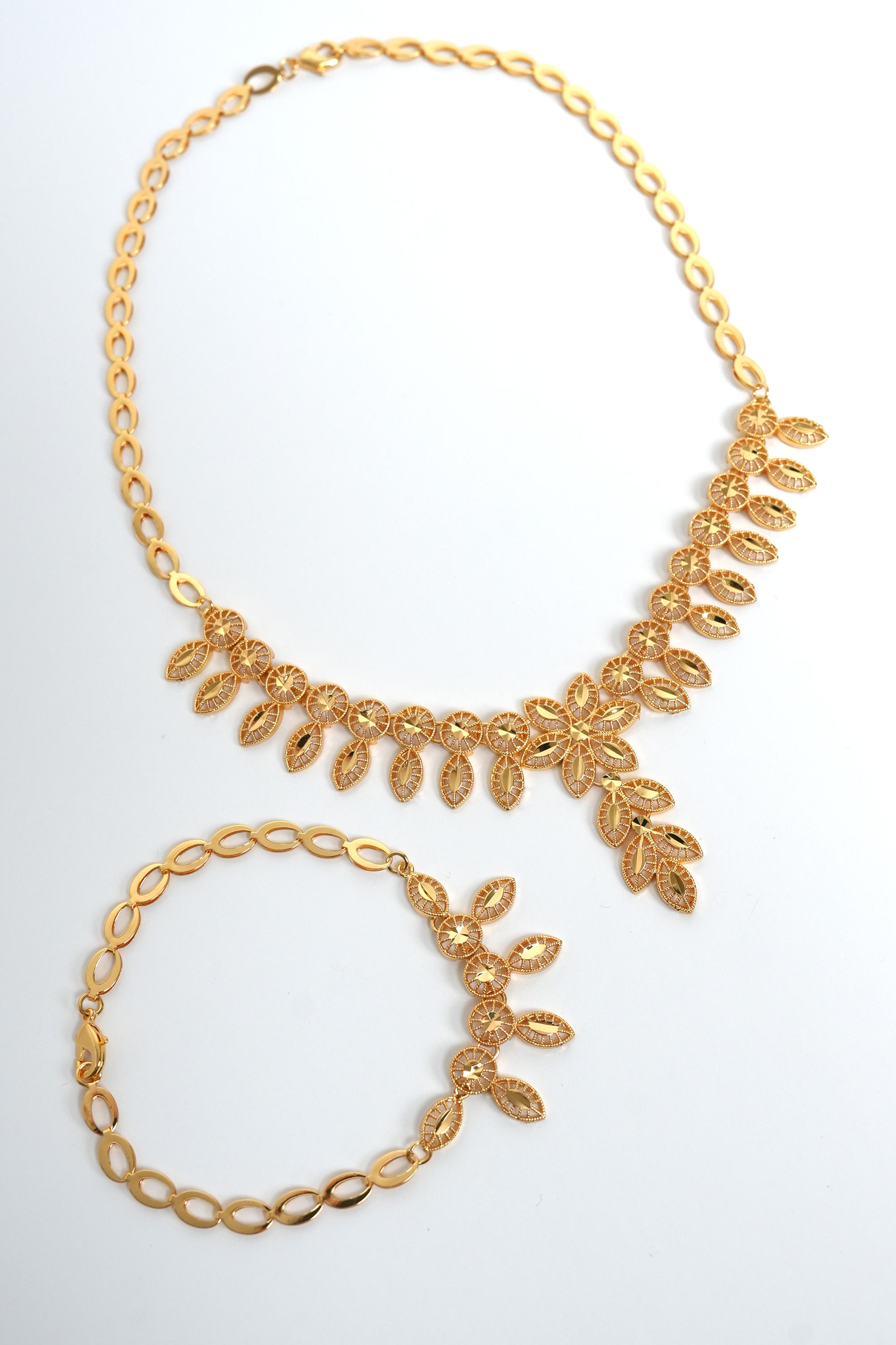 Altın Yıldız Yaprak Yolu 22K Altın Kaplama Kolye Set