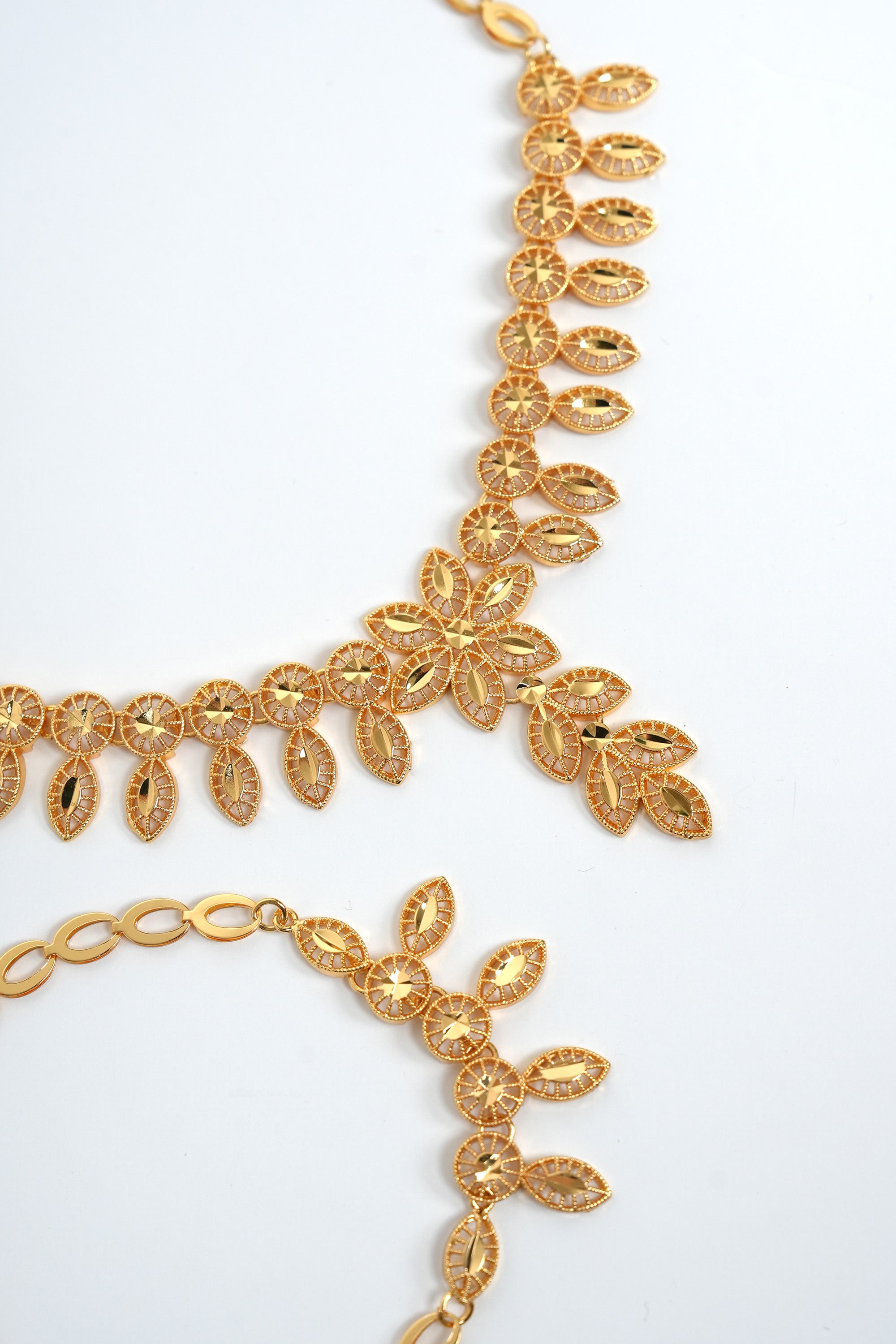 Altın Yıldız Yaprak Yolu 22K Altın Kaplama Kolye Set