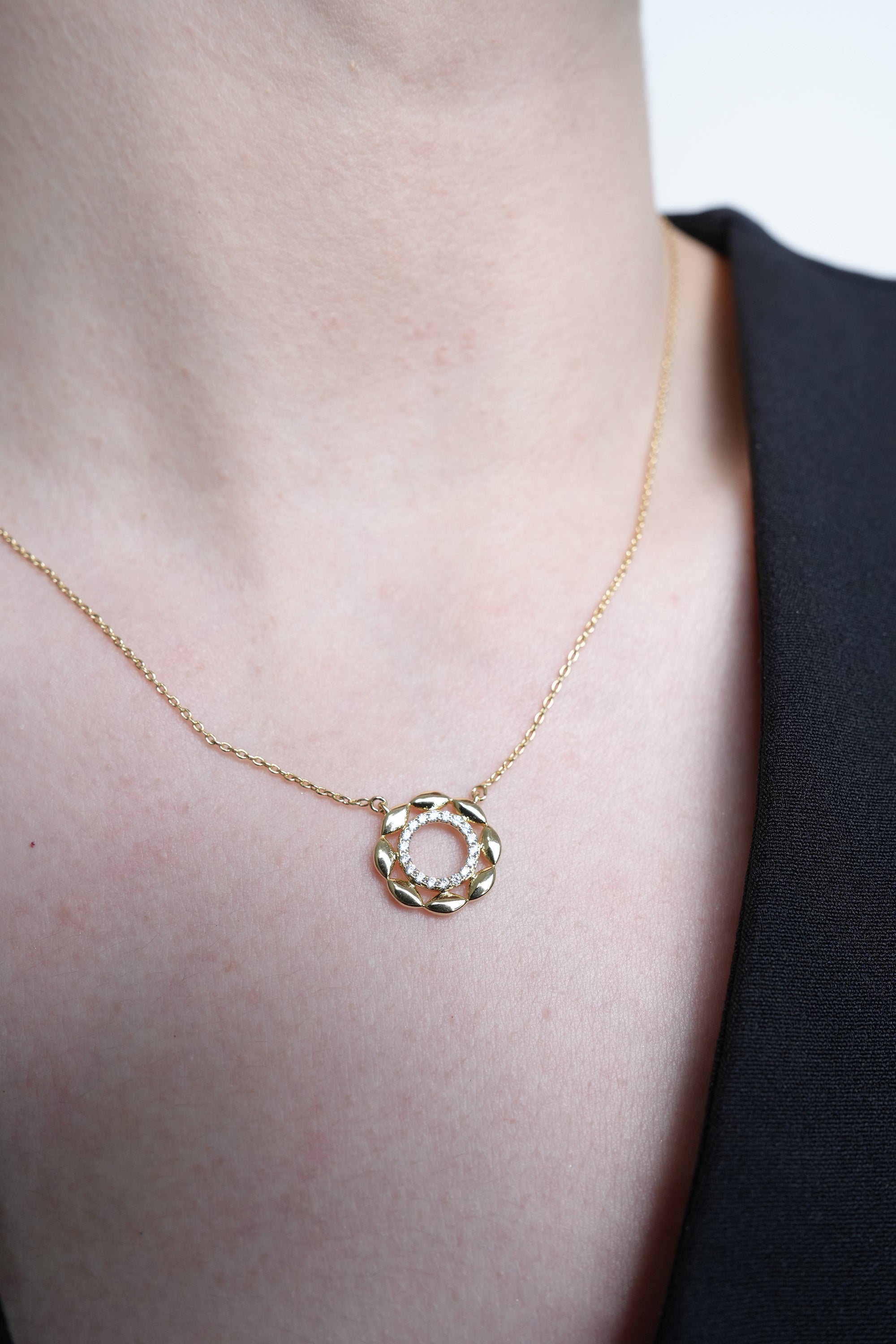 Altın Halkalı Işıltı Xuping Rodyum Kolye